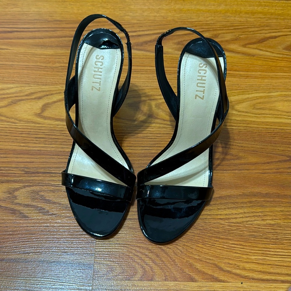 Schutz kelly patent leather sling back heels.  Size 9.5